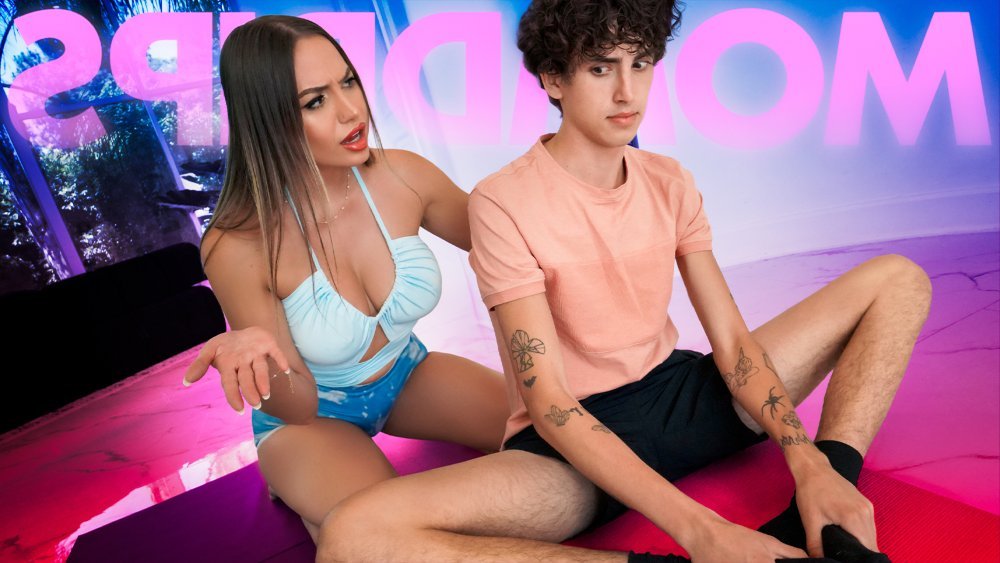 MomDrips – Desiree Dulce – Can’t Stop Playing Video Games. Have You Tried Fucking Your Stepmom While She’s in Yoga Pants Instea